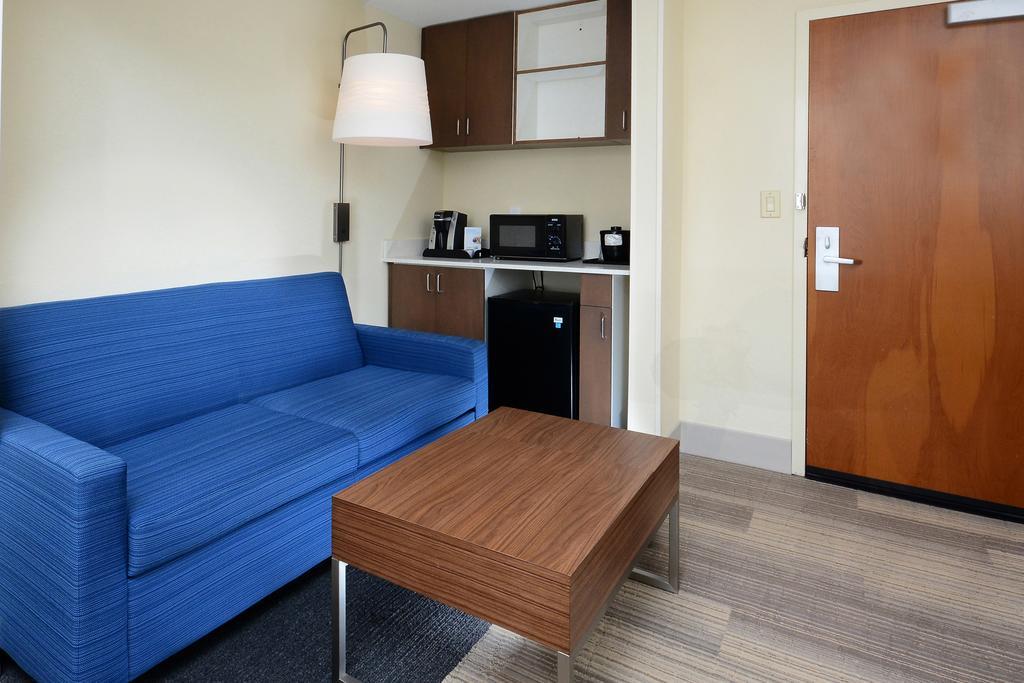 Holiday Inn Express & Suites Raleigh Durham Airport At Rtp By Ihg Exterior photo