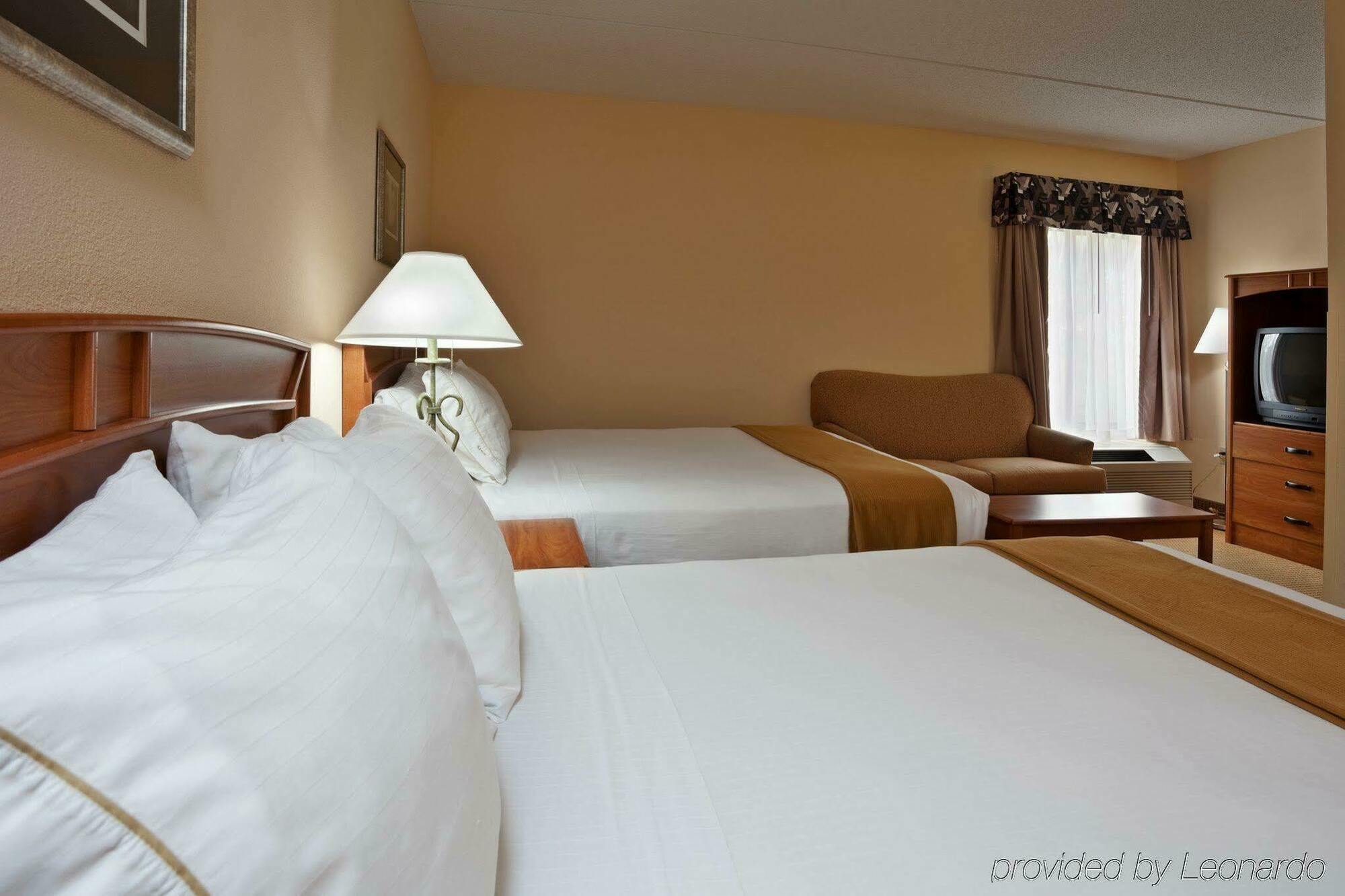 Holiday Inn Express & Suites Raleigh Durham Airport At Rtp By Ihg Exterior photo